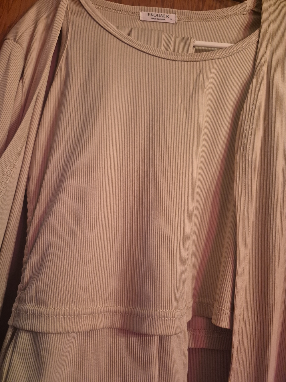 Ekouaer  3 piece Ribbed Loungecropped tank in Light Beige and pants with sweater
